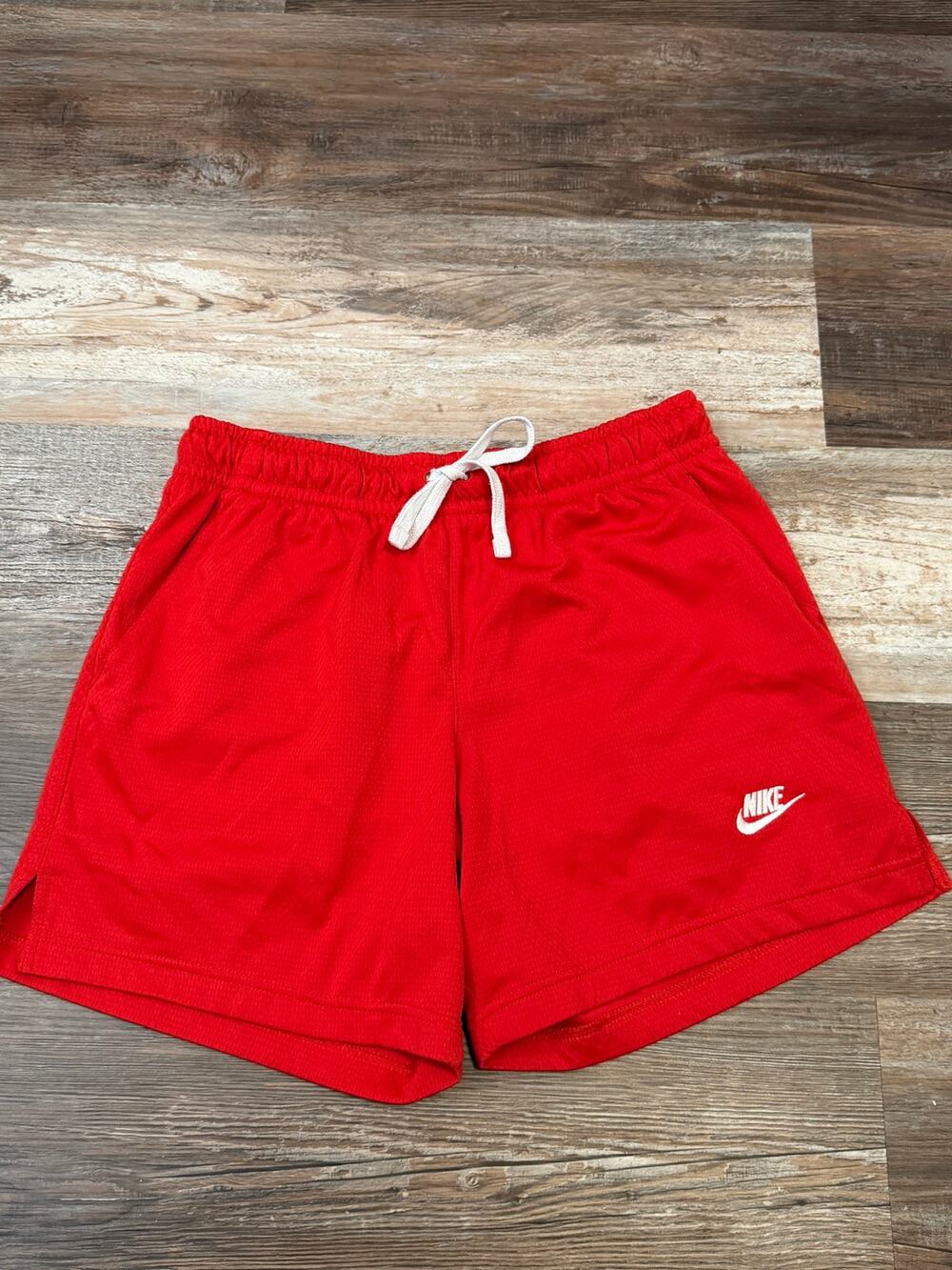 Nike Club Woven Flow Shorts in red men’s size small EUC